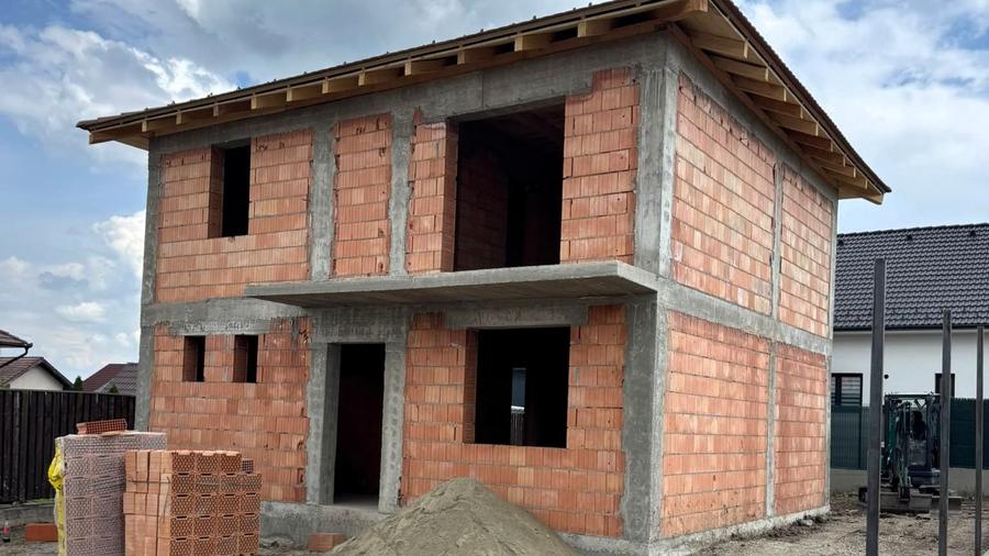 Casă cu 5 camere cu Teren 300 Mp în Șura Mică