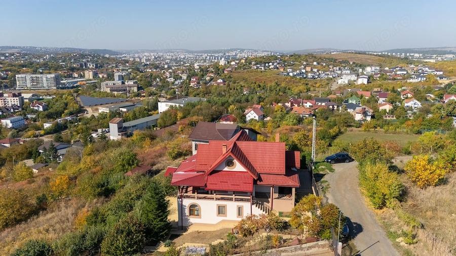 Casă cu 9 camere cu Teren 1025 Mp în Filiași