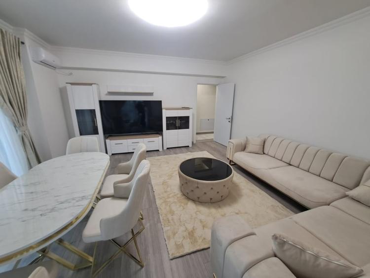 Apartament cu 3 camere decomandat, mobilat în Energia