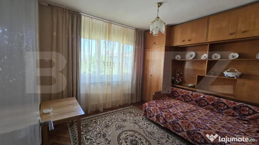 Apartament cu 3 camere semidecomandat în Micro 16