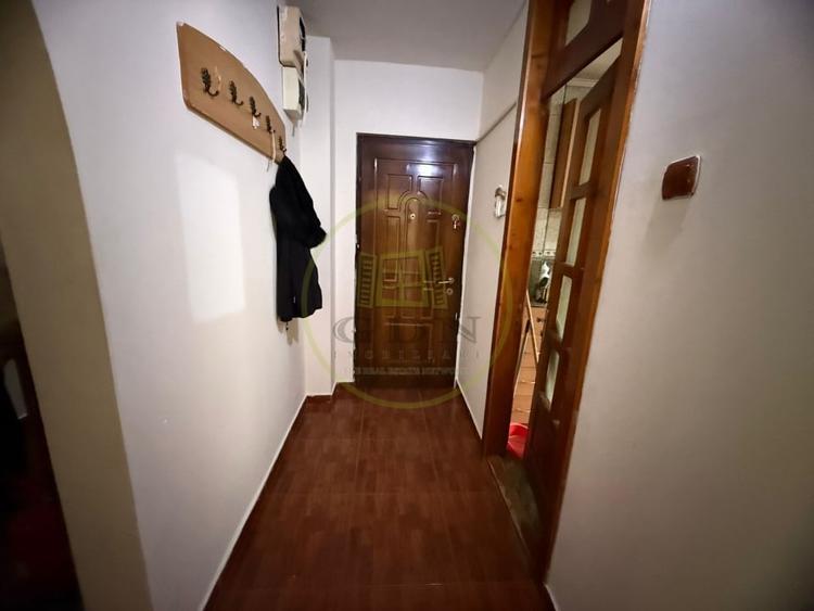 Apartament cu 4 camere decomandat, mobilat în Rovine