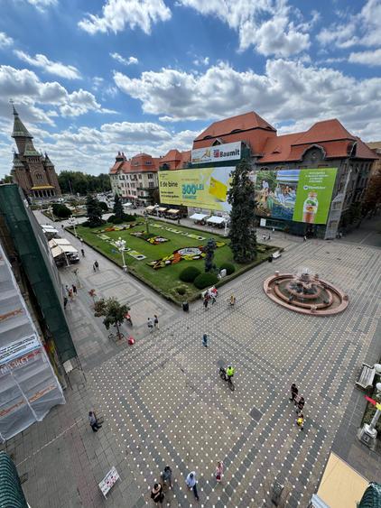 Apartament cu 3 camere în P-ța Victoriei
