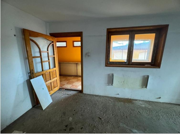 Casă individuală cu 5 camere cu Garaj în B-dul București
