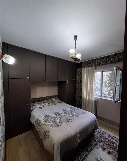 Apartament cu 3 camere decomandat, mobilat în Mircea cel Bătrân