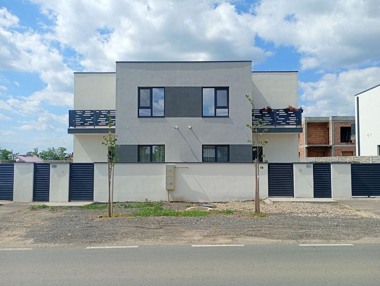 Duplex cu 4 camere cu Canalizare în Sânandrei