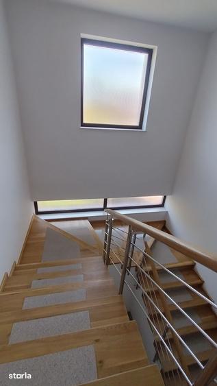 Casă cu 6 camere cu Teren 700 Mp în Vitan