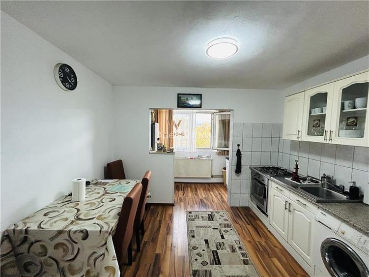 Apartament decomandat, 2 camere, balcon, pivnita - etaj 2/4 - Zona Siretului