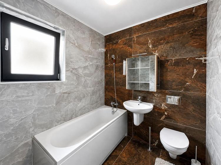 Apartament cu 3 camere decomandat, mobilat în Central