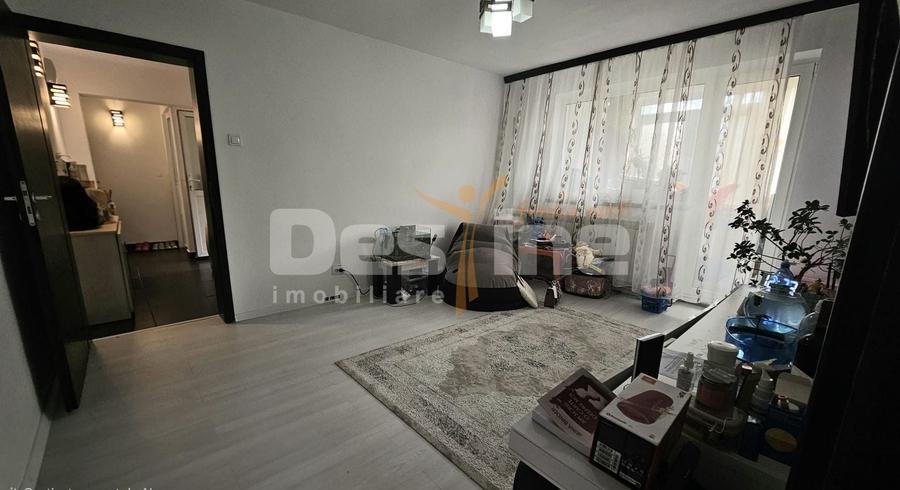 Apartament cu 4 camere semidecomandat în Inel II