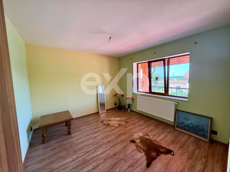 Casă individuală cu 7 camere cu Canalizare în Ștefănești