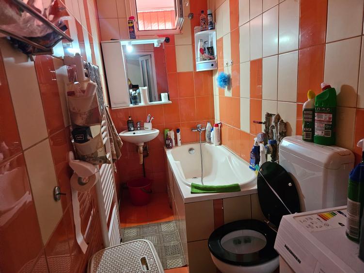 Apartament cu 2 camere semidecomandat în Complex Studențesc