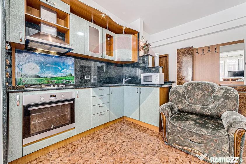 Apartament cu 3 camere decomandat în Boul Roșu