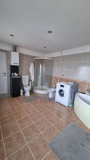 Casă cu 4 camere în Stolnici