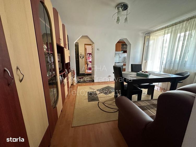 Apartament cu 3 camere semidecomandat în Central