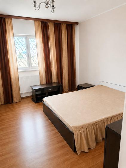 Casă individuală cu 6 camere cu Canalizare în Giulești