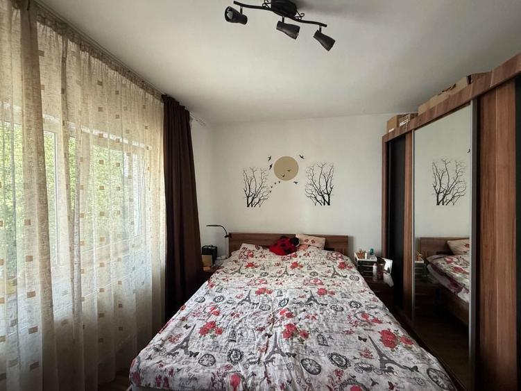 Apartament cu 3 camere decomandat în Florești