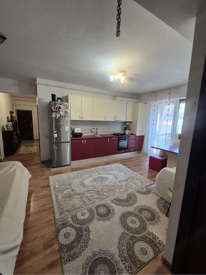 Apartament cu 3 camere decomandat în Florești