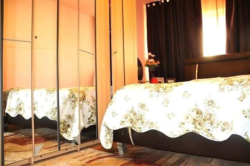 Apartament cu 3 camere decomandat în Micro 4