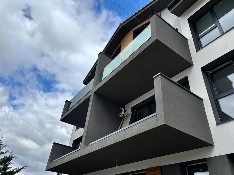 Apartament cu 3 camere decomandat în Exterior Vest
