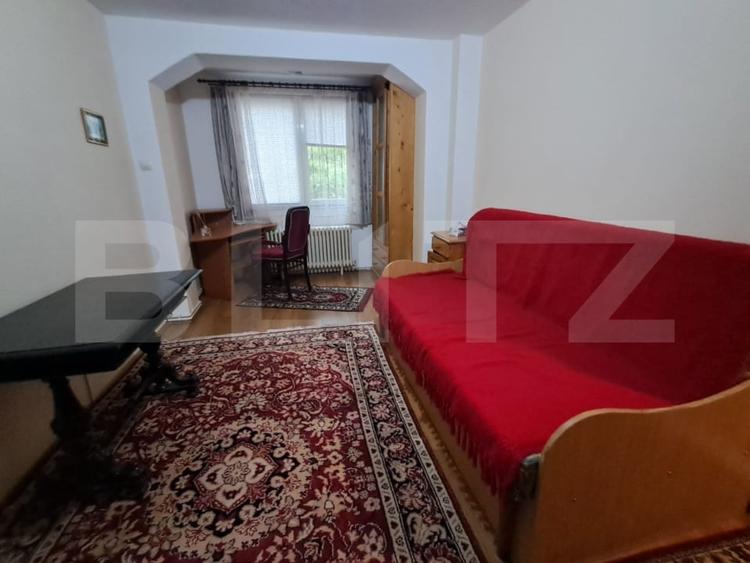 Apartament cu 3 camere decomandat, mobilat în Dacia