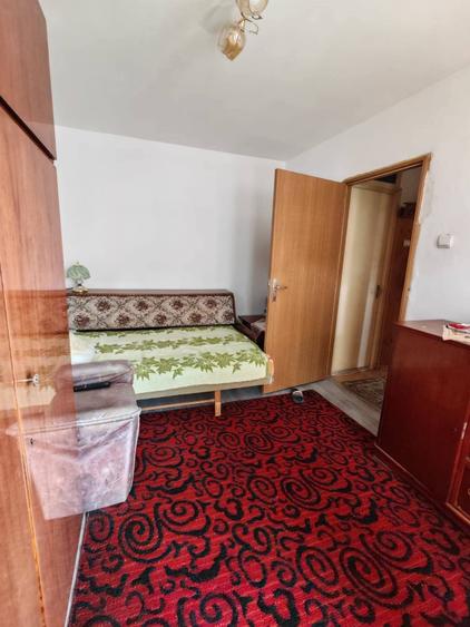 Apartament cu 3 camere decomandat în Geamăna