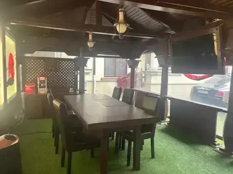 Casă cu 12 camere cu Piscina în Unirii
