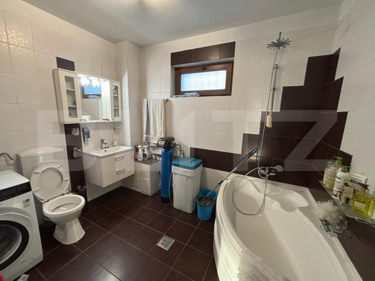 Casă cu 5 camere cu Teren 2300 Mp în Aninoasa