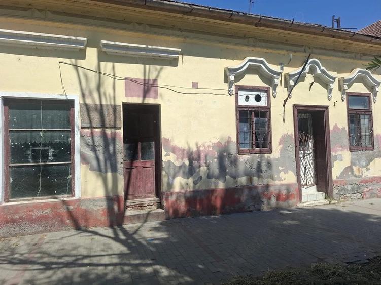 Spațiu comercial, de 800 mp, în Comloșu Mic