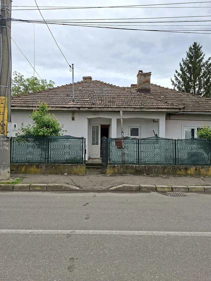 Casă cu 4 camere cu Teren 300 Mp în Exterior Vest