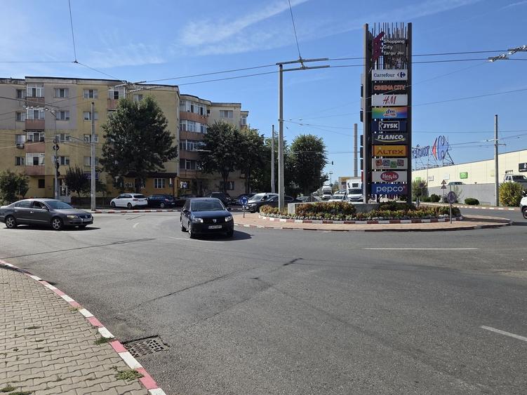 Apartament cu 3 camere decomandat în 9 Mai