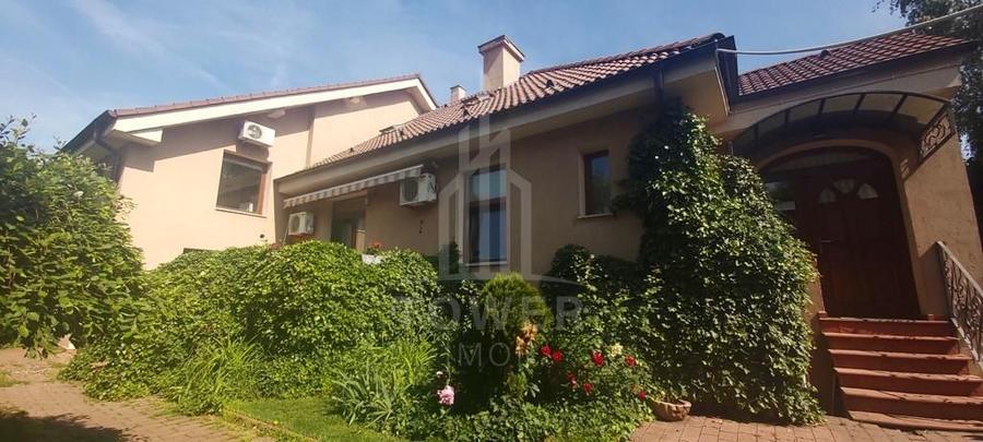 Casă individuală cu 5 camere cu Canalizare în Central