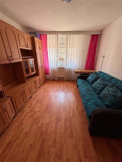 Garsonieră decomandată în Noua