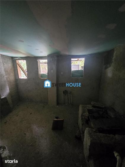 Casă cu 6 camere cu Teren 1600 Mp în Lisa