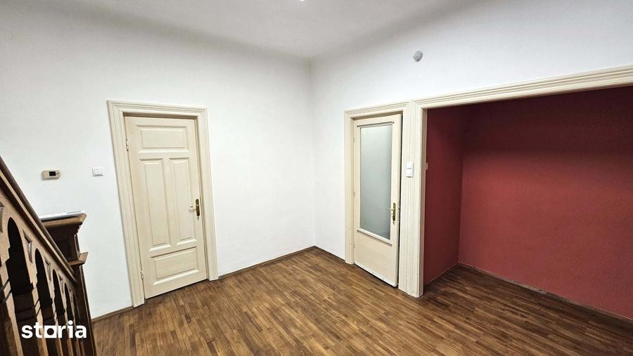 Studio generos cu aer boem ?i scara interioara in Centrul Istoric - 16