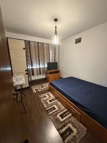 Apartament cu 3 camere decomandat în George Enescu