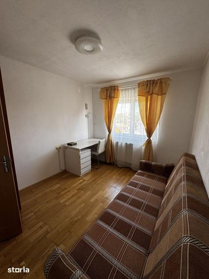 Apartament cu 3 camere decomandat în Tractorul
