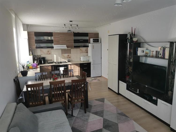 Apartament cu 3 camere decomandat în Bratca