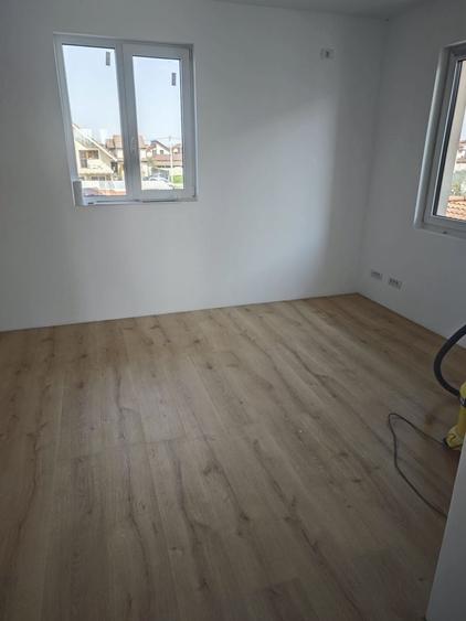 Duplex cu 4 camere cu Canalizare în Dumbrăvița