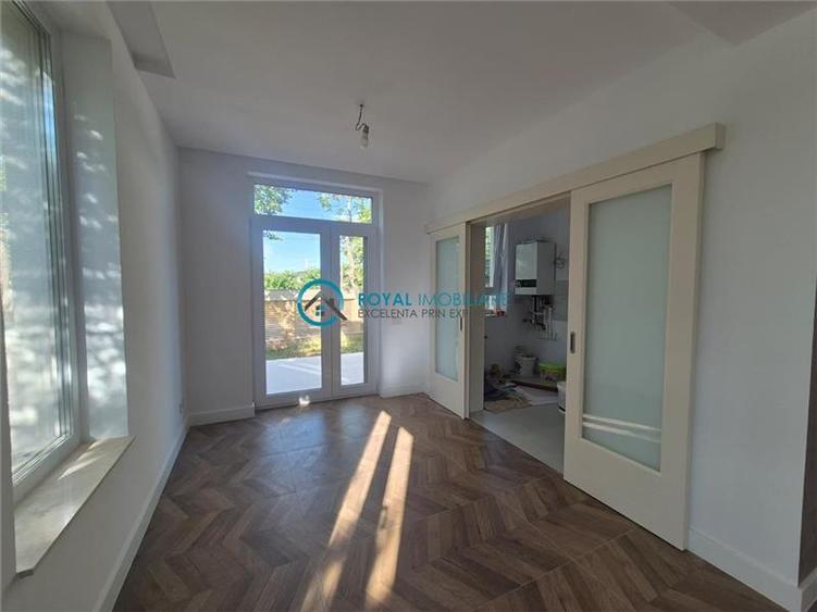Duplex cu 5 camere cu Piscina în Păulești