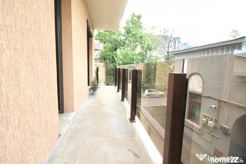 Apartament cu 4 camere semidecomandat în Grădina Icoanei