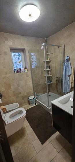 Casă cu 4 camere în Zoreni