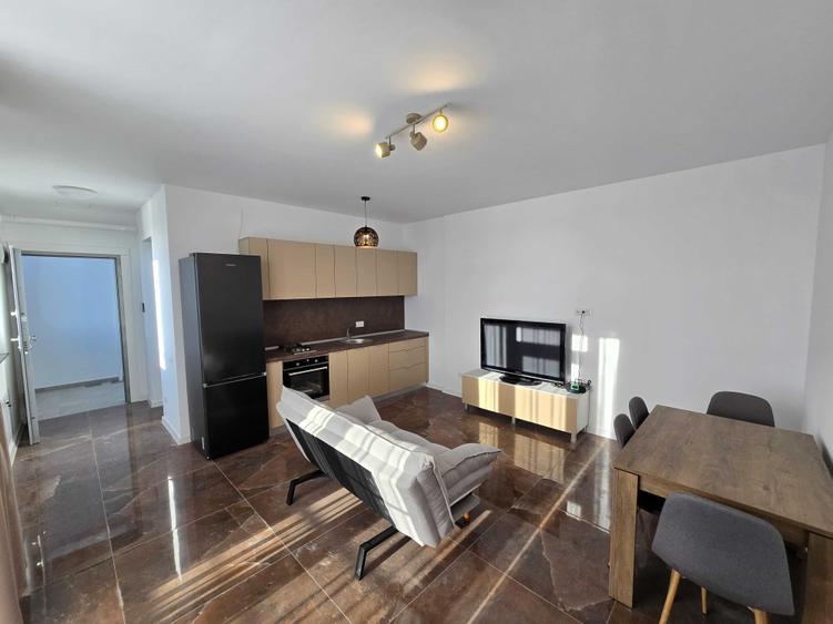 Apartament cu 3 camere semidecomandat în Tunari