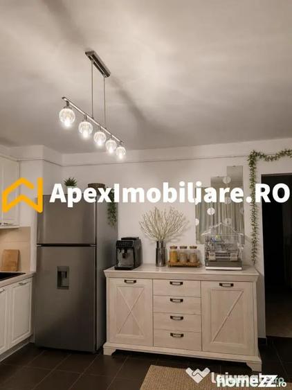 Apartament cu 3 camere, mobilat în Roșu