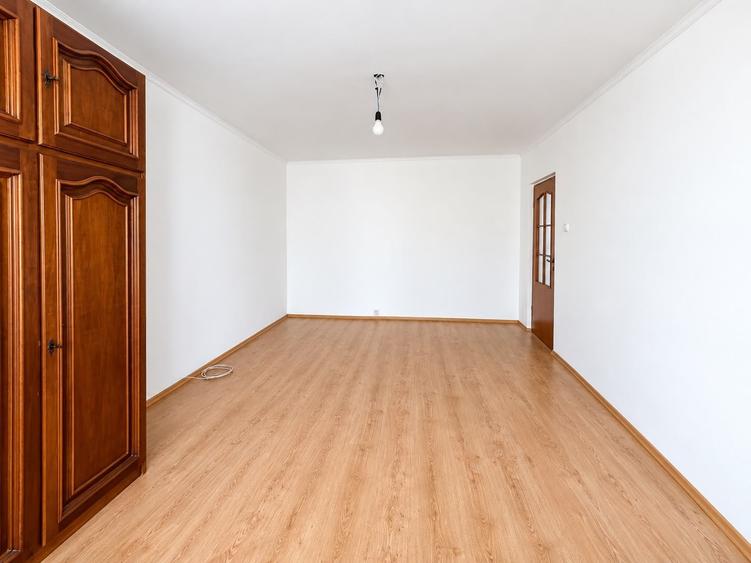 Apartament cu 4 camere decomandat în Decebal