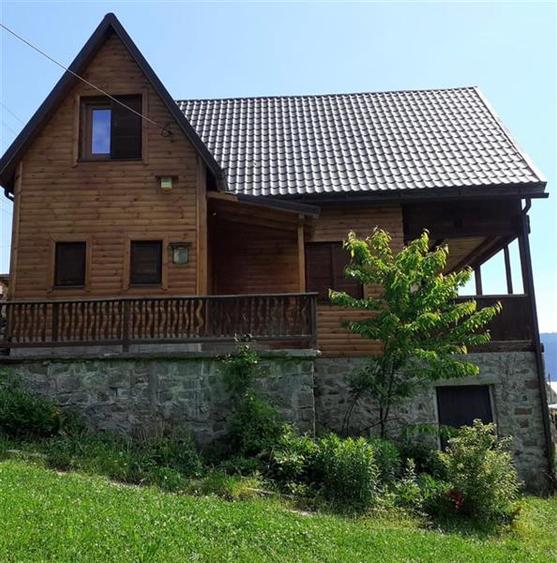 Casă cu 4 camere cu Teren 2000 Mp în Lunca Bradului