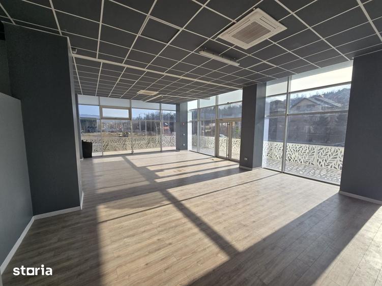 Spațiu comercial, de 100 mp, în Bucium