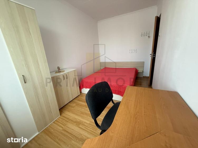 Apartament cu 3 camere în Podu Roș