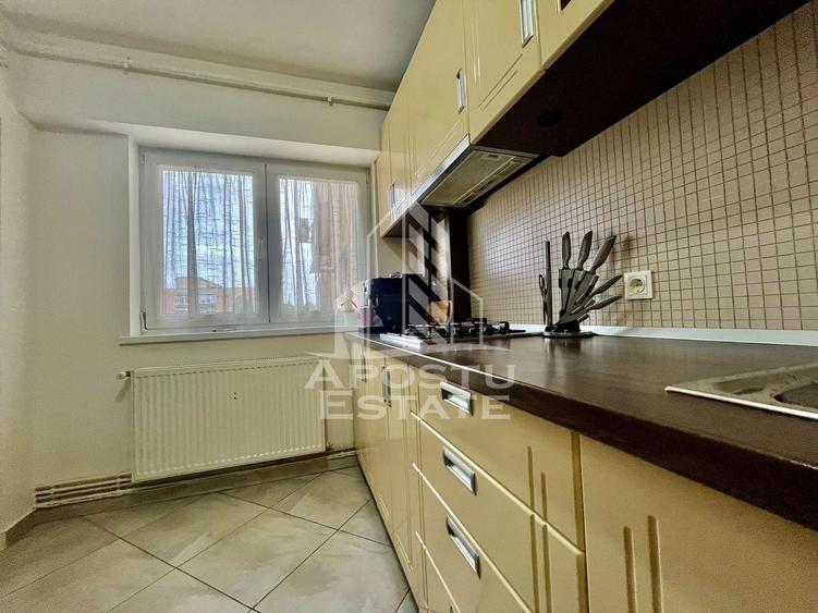 Apartament cu 3 camere decomandat, mobilat în Aurel Vlaicu