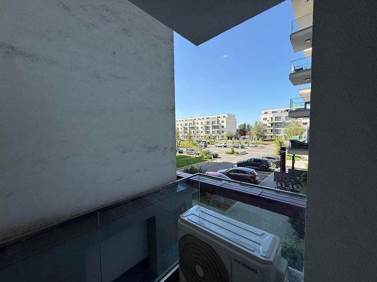 Apartament cu 3 camere semidecomandat, mobilat în Pipera