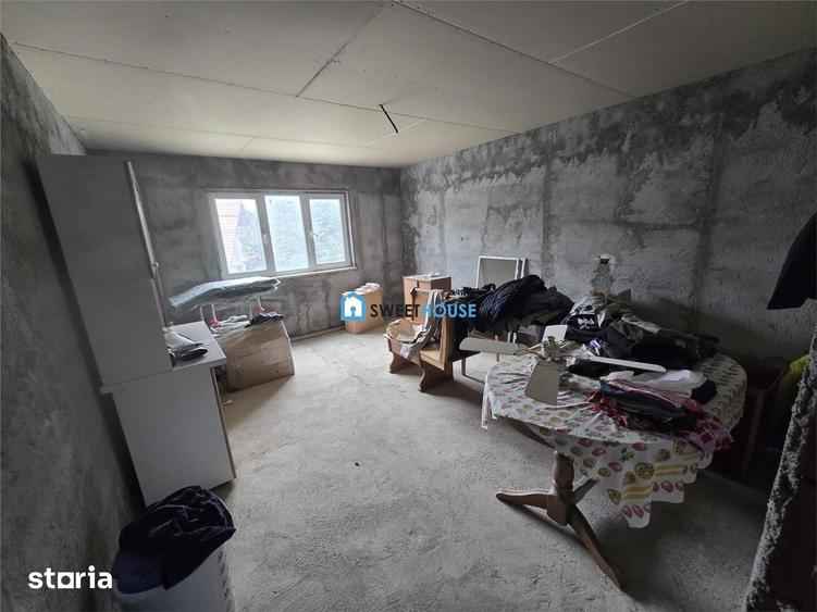 Casă cu 8 camere cu Teren 3000 Mp în Beclean